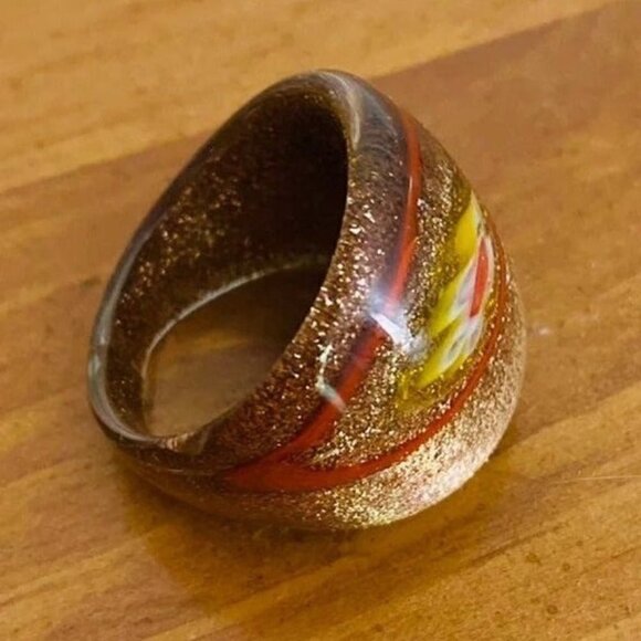 BEAUTIFUL Flower Glass Ring Size 9 - Picture 3 of 3